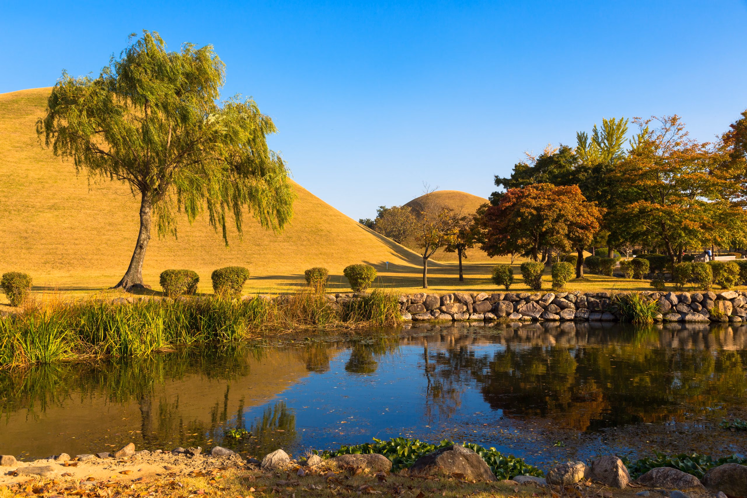 Lake In Tumuli Park In Gyeongju — Zuid-Korea Lake In Tumuli Park In Gyeongju — Zuid-Korea